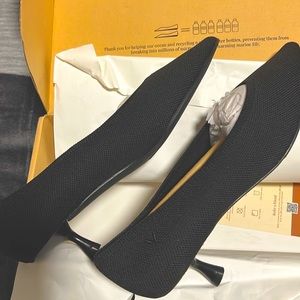 Vivaia black kitten heels NEW!!!